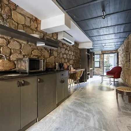 Marvelous Flat Near Hadrians Gate شقة